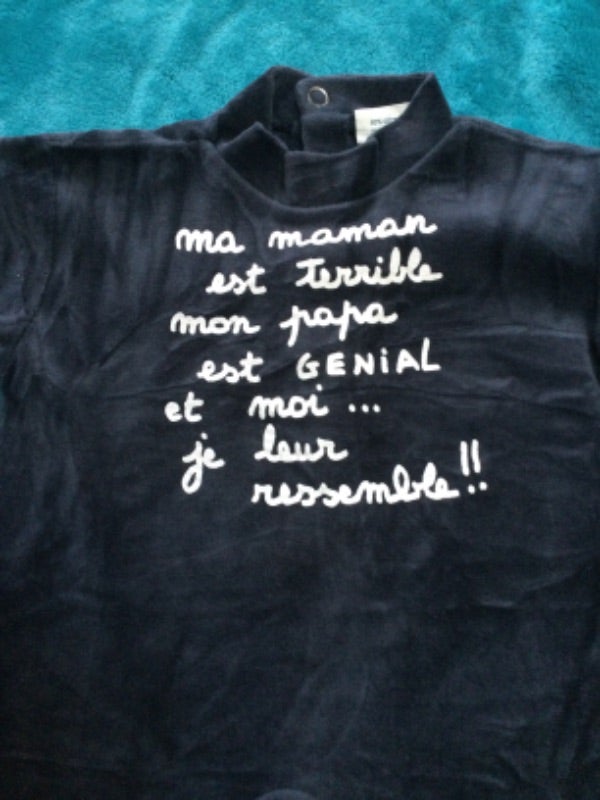 pyjama grenouillère  bleu marine avec texte 3 mois  velours  tbe