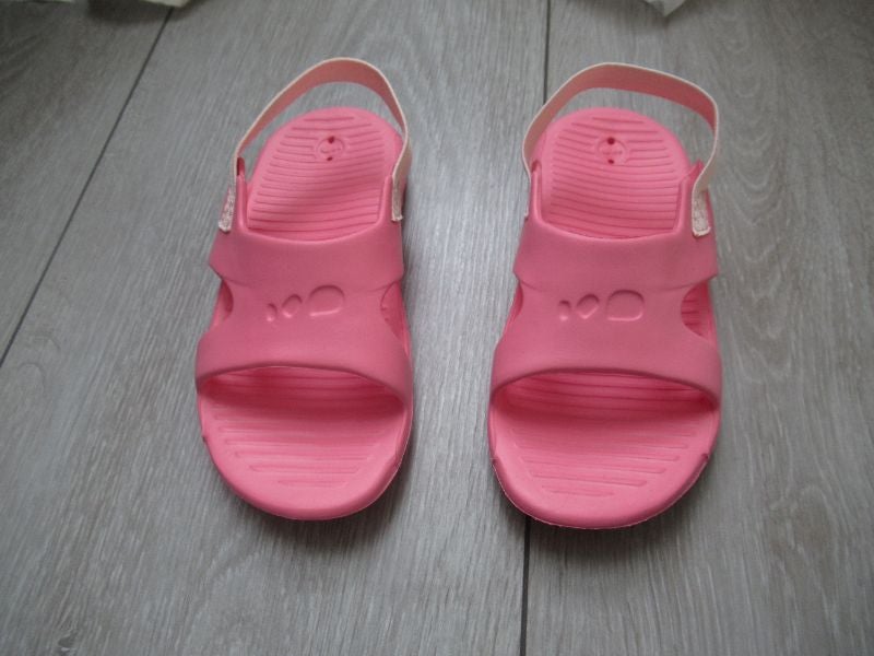 Chaussures Sandales piscine rose taille 25 26 Decathlon