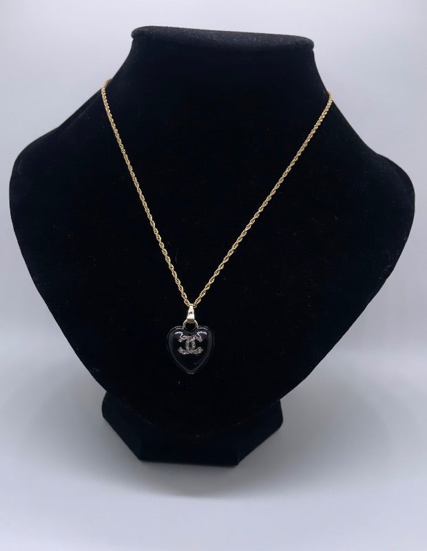 Collier en acier cœur noir