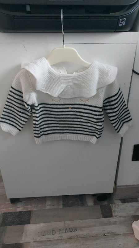 pull blanc rayé bleu