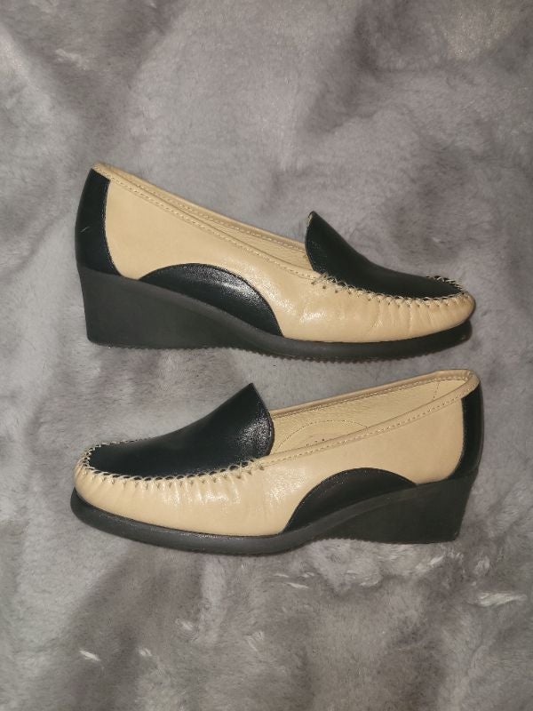 Mocassins compensés neufs beige et marine
