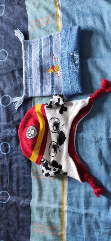 2 bonnets garçon 3/4 an