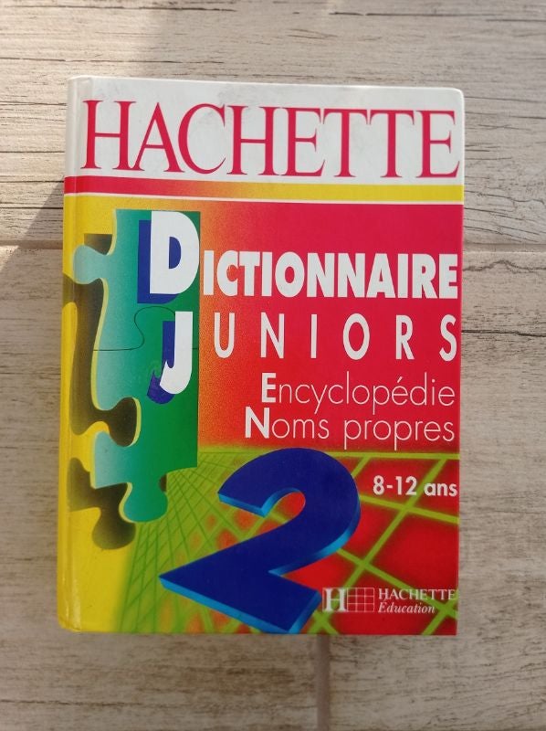 Dictionnaire Juniors "noms propres" Hachette