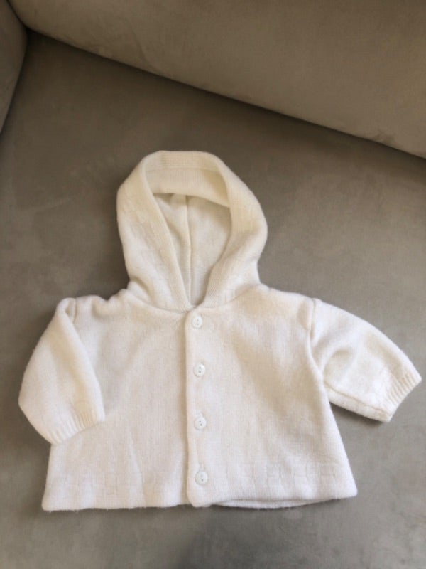 Gilet large à boutonner avec capuche 3 mois