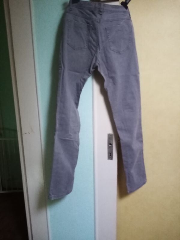 Pantalon femme peu servi