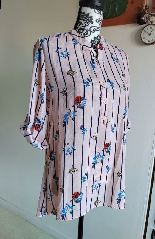 Blouse neuve rose à motifs floral et rayures