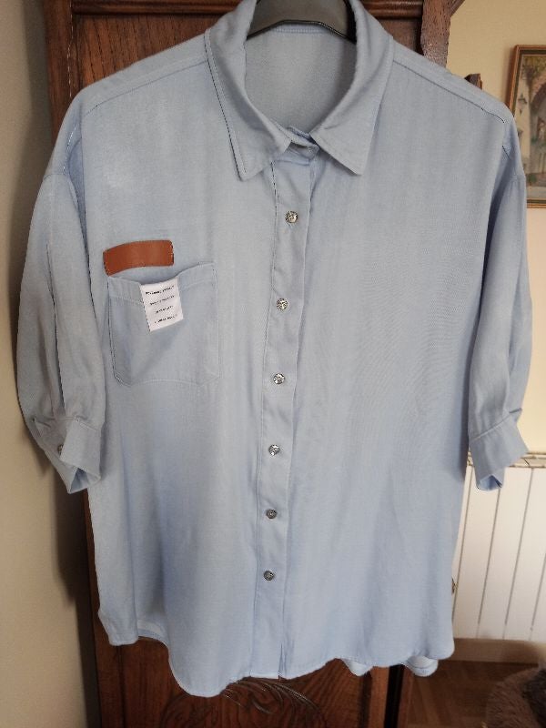 Chemisier manches courtes bleu clair