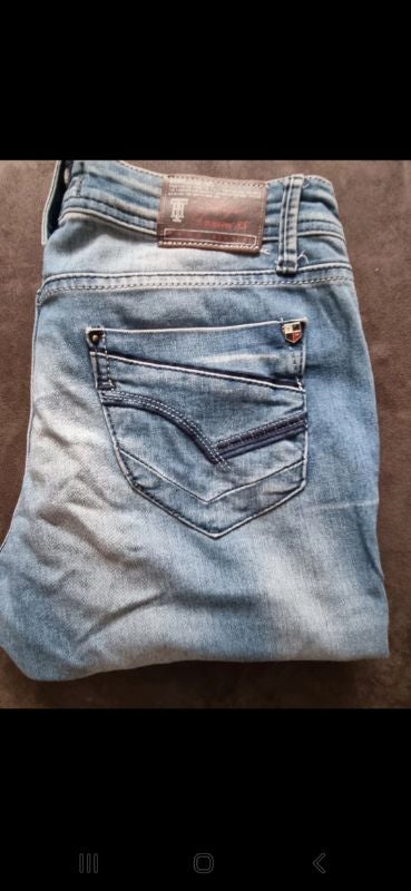 Jean 38 brut hilfiger