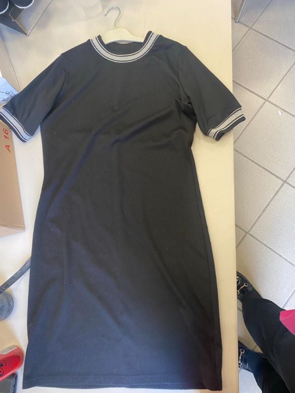 Robe noire manche courte