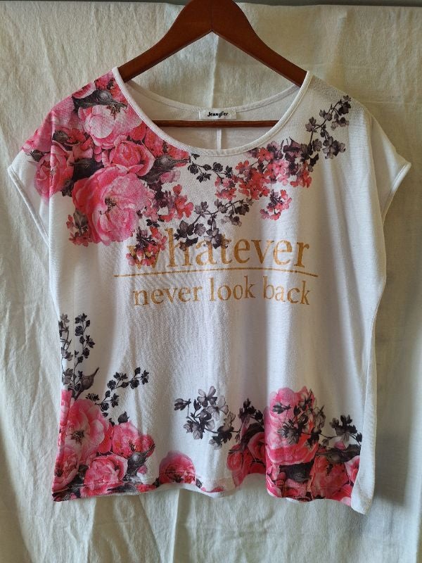 Tee shirt blanc et fleuri