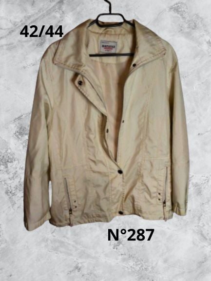 N°287 Veste beige T42/44. Hatatex.