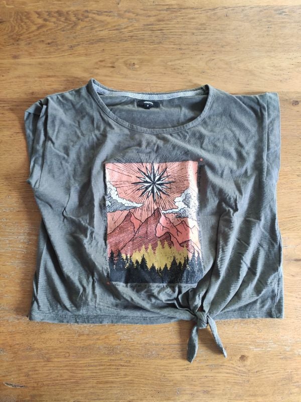 T-shirt court noué