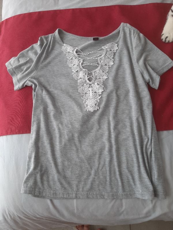 Tee-shirt long col dentelle Emery Rose