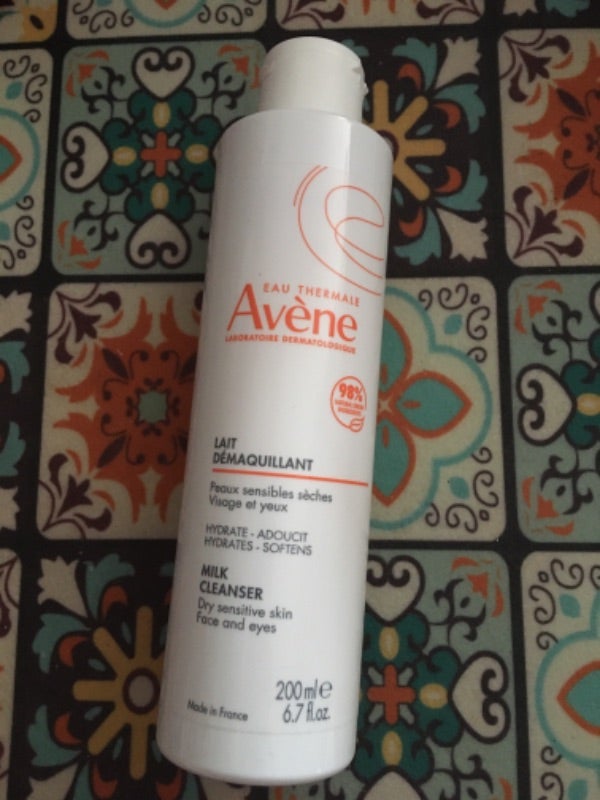 Lait démaquillant Avene 200ml peaux sèches et sensibles valeur 18€ Neuf avec capuchon scellé