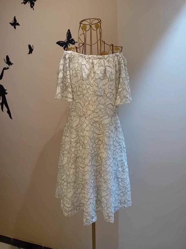 Robe blanche fleurie & col bardot