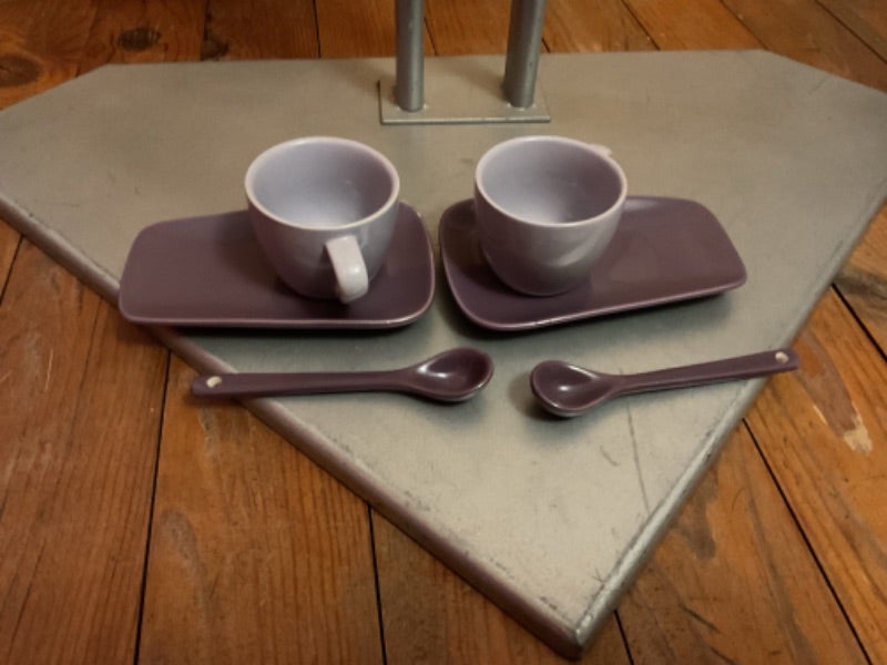 Lot de deux tasses céramique violet lilas avec sous tasse et cuillère vintage 90s LBP Magnet
