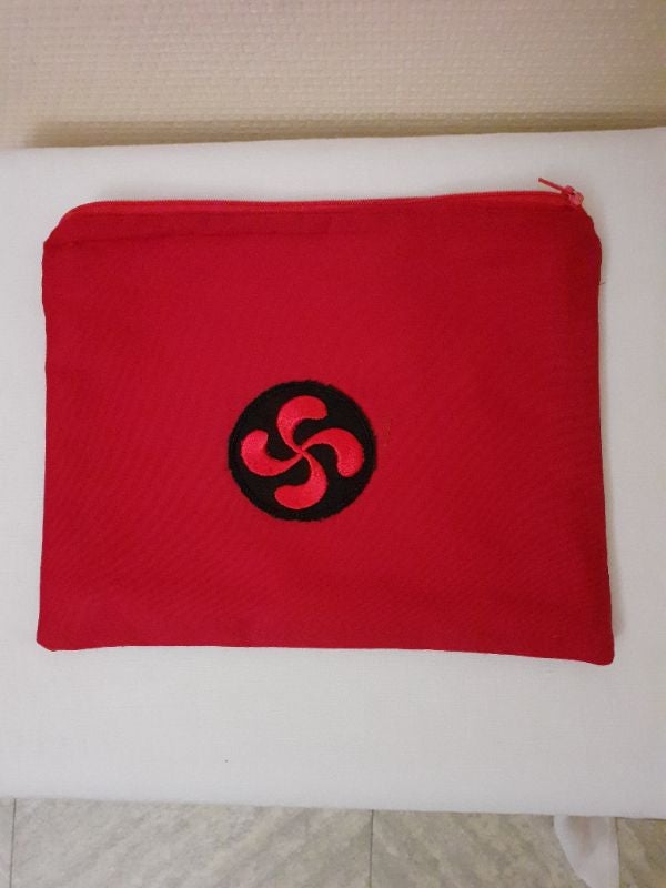 Pochette en tissu croix basque brodé