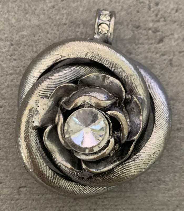 Pendentif en forme de fleur