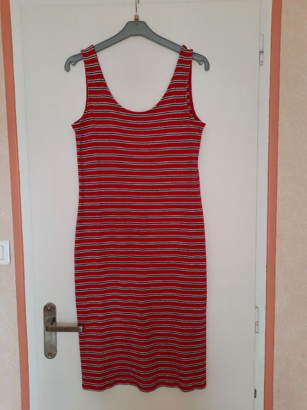 Robe mi-longue sans manches