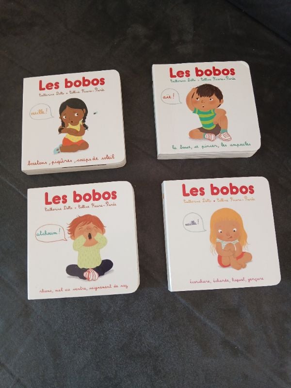 4 petits livres cartonnés pour enfant
