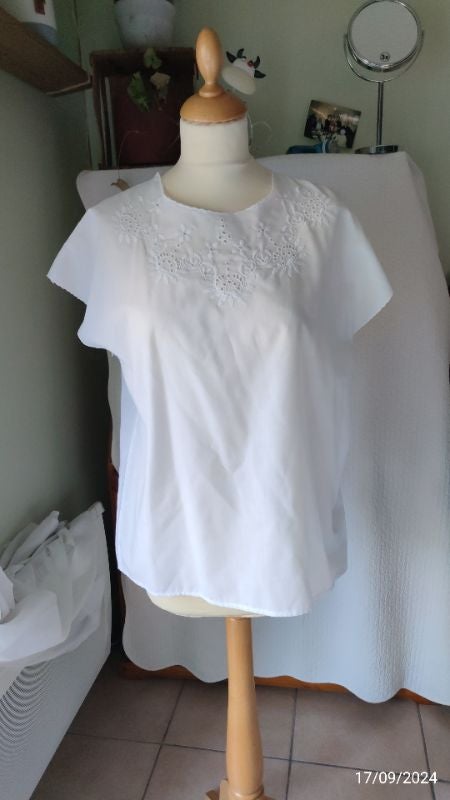 Blouse avec broderie T42/44