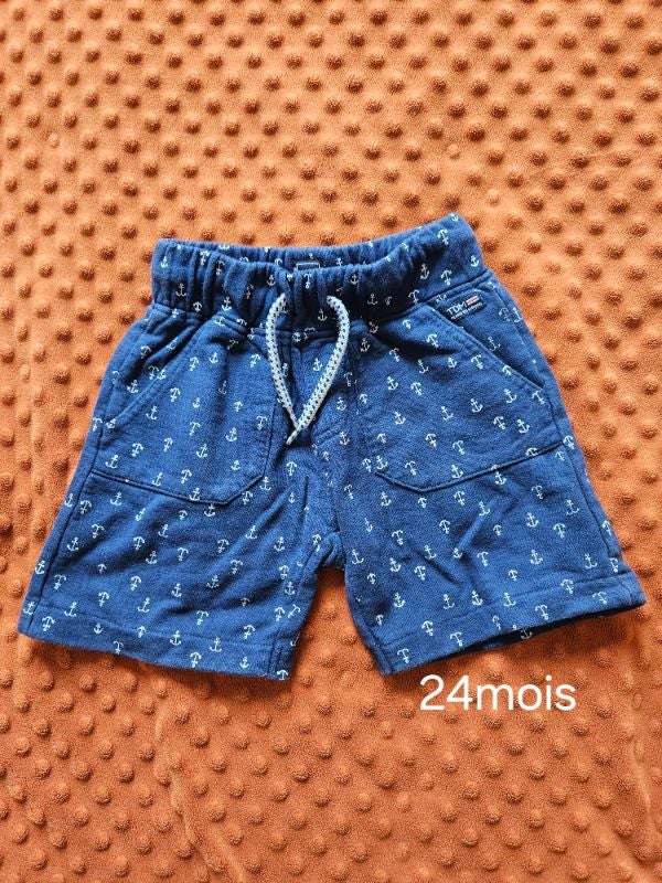 Short bleu