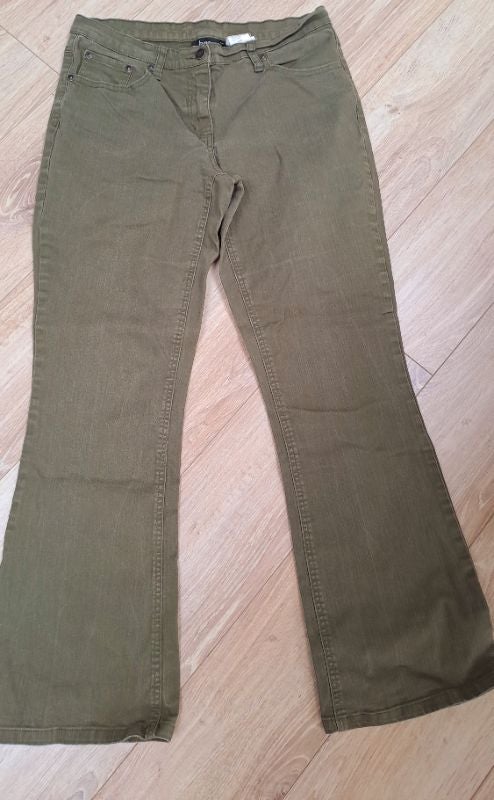 Jean kaki taille 40