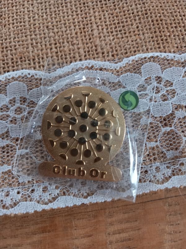 Pin's Club Or Tupperware