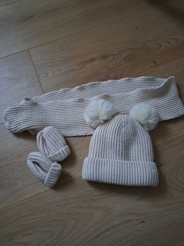 Ensemble bonnet écharpe gants