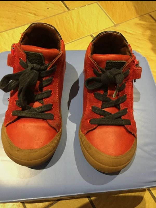 Basket taille 26 rouge