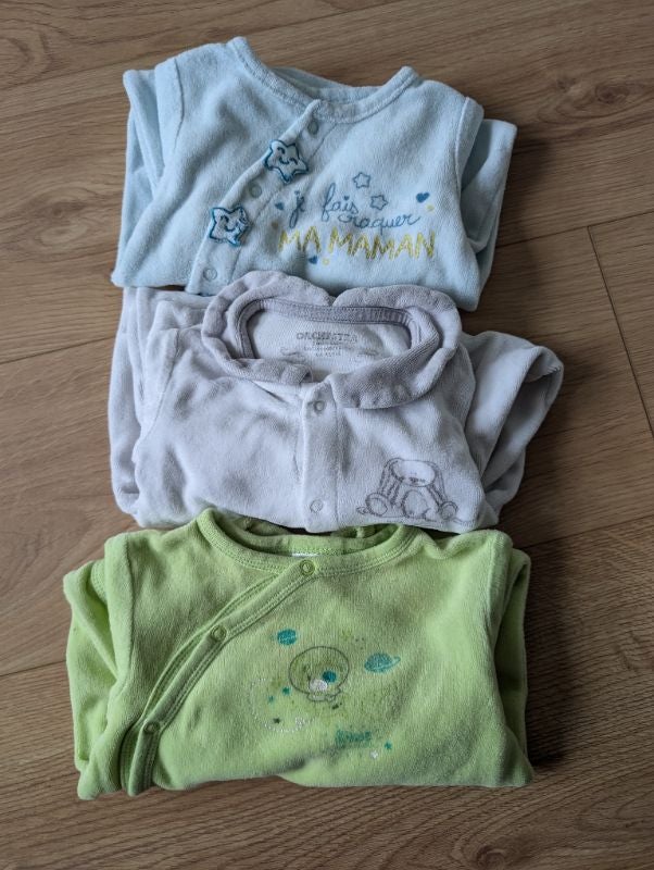Lot de 3 pyjamas velours 3 mois mixte très bon état