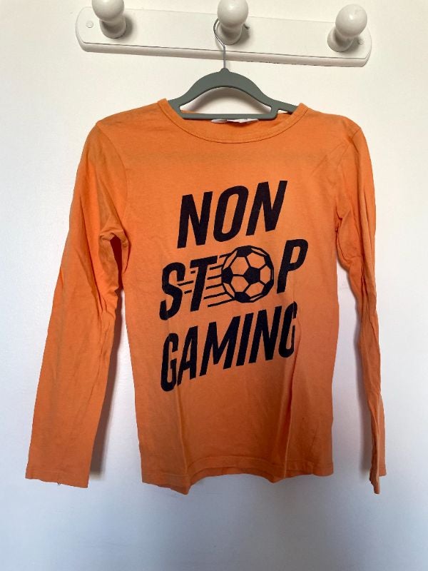 T-shirt foot