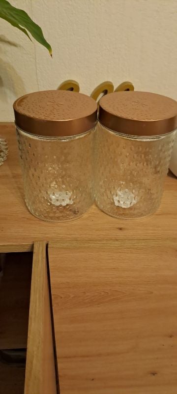 2 pots