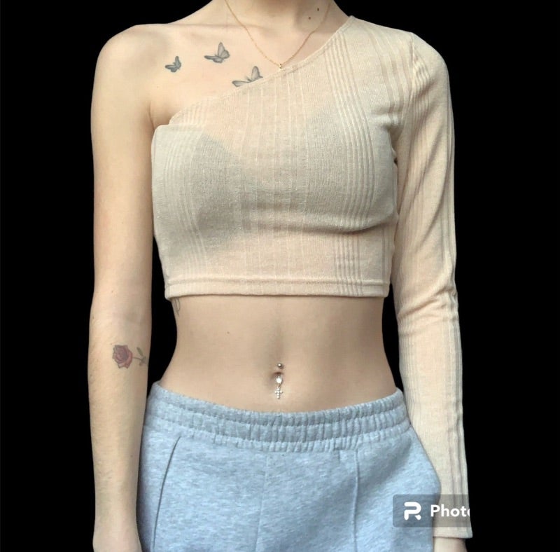 T-shirt épaule dénudée