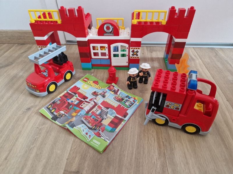 Lego duplo la caserne de pompier