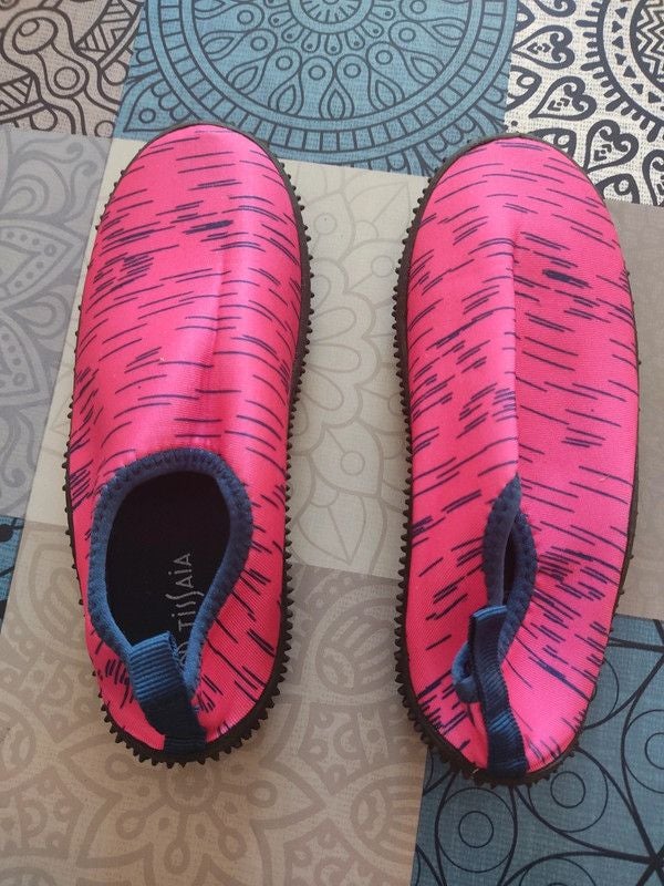 Chaussures aquatiques neuves T32