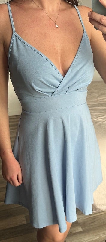 Robe à bretelles fines bleu ciel