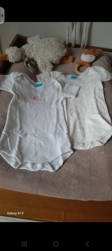 Lot bodies 12 mois