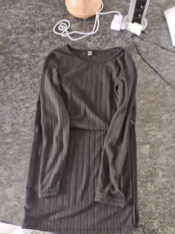 Lots robe et pull  neufs