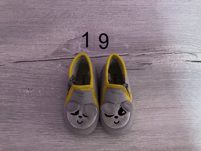 Chaussons garçon Taille 19