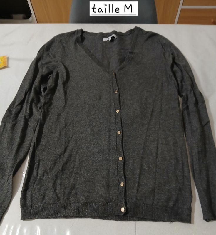 Gilet gris foncé