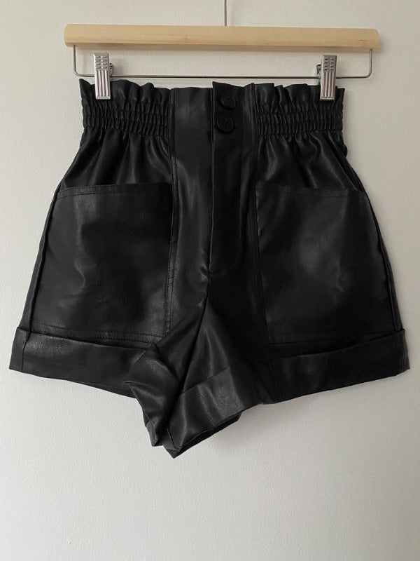 Short taille haute simili cuir