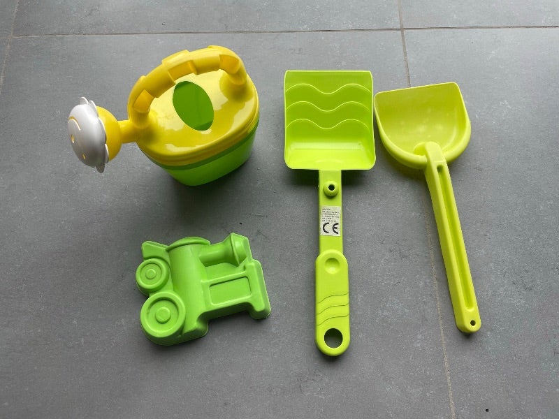 Lot jouet plage vert