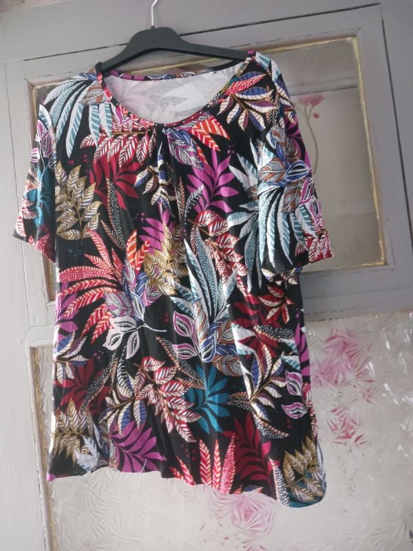 Haut fleuri C&A taille 48