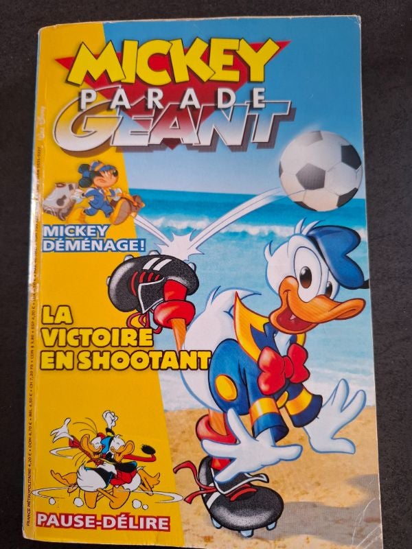 Livre Mickey parade géant en bon état