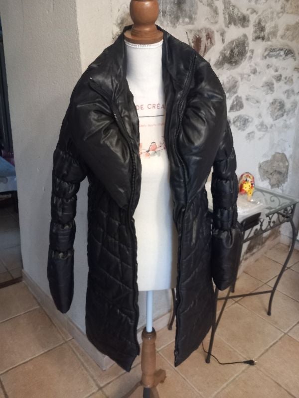 Manteau longueur 81 cm.