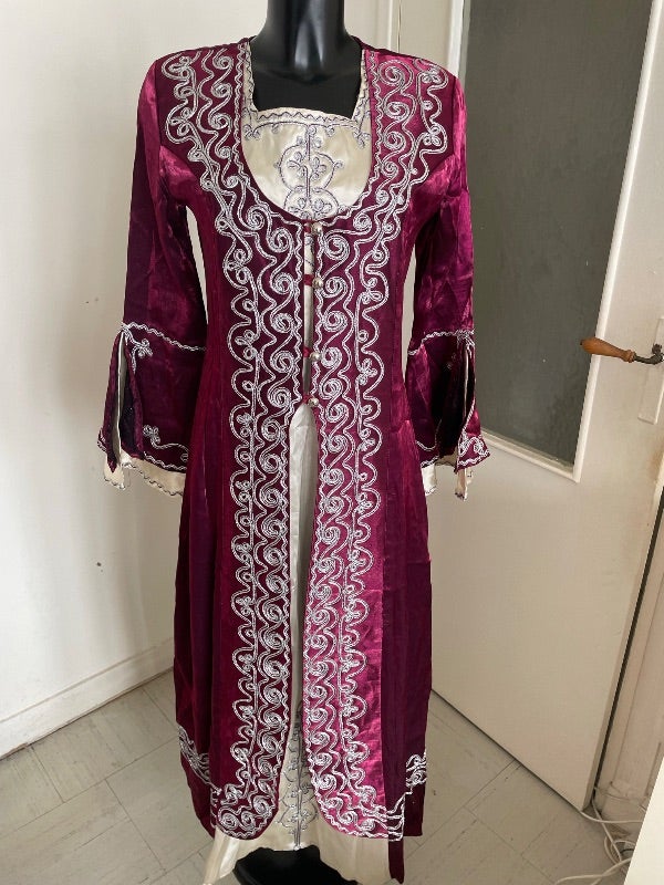 Longue robe orientale de soirée / caftan / takshita taille 38/M