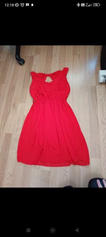 Robe avec motif noeud dans le dos rouge vif