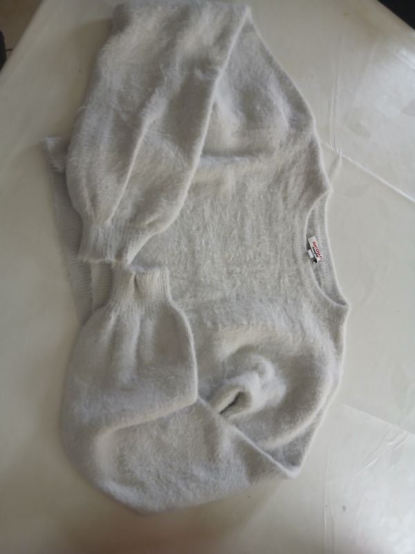 Pull à poil blanc