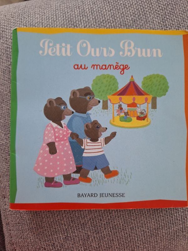 Petit livre petit ours brun au manège